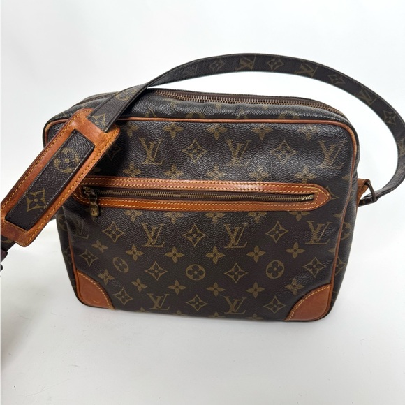 Louis Vuitton Brown Monogram Potomac top zip shoulder bag with adjustable strap - Picture 1 of 11